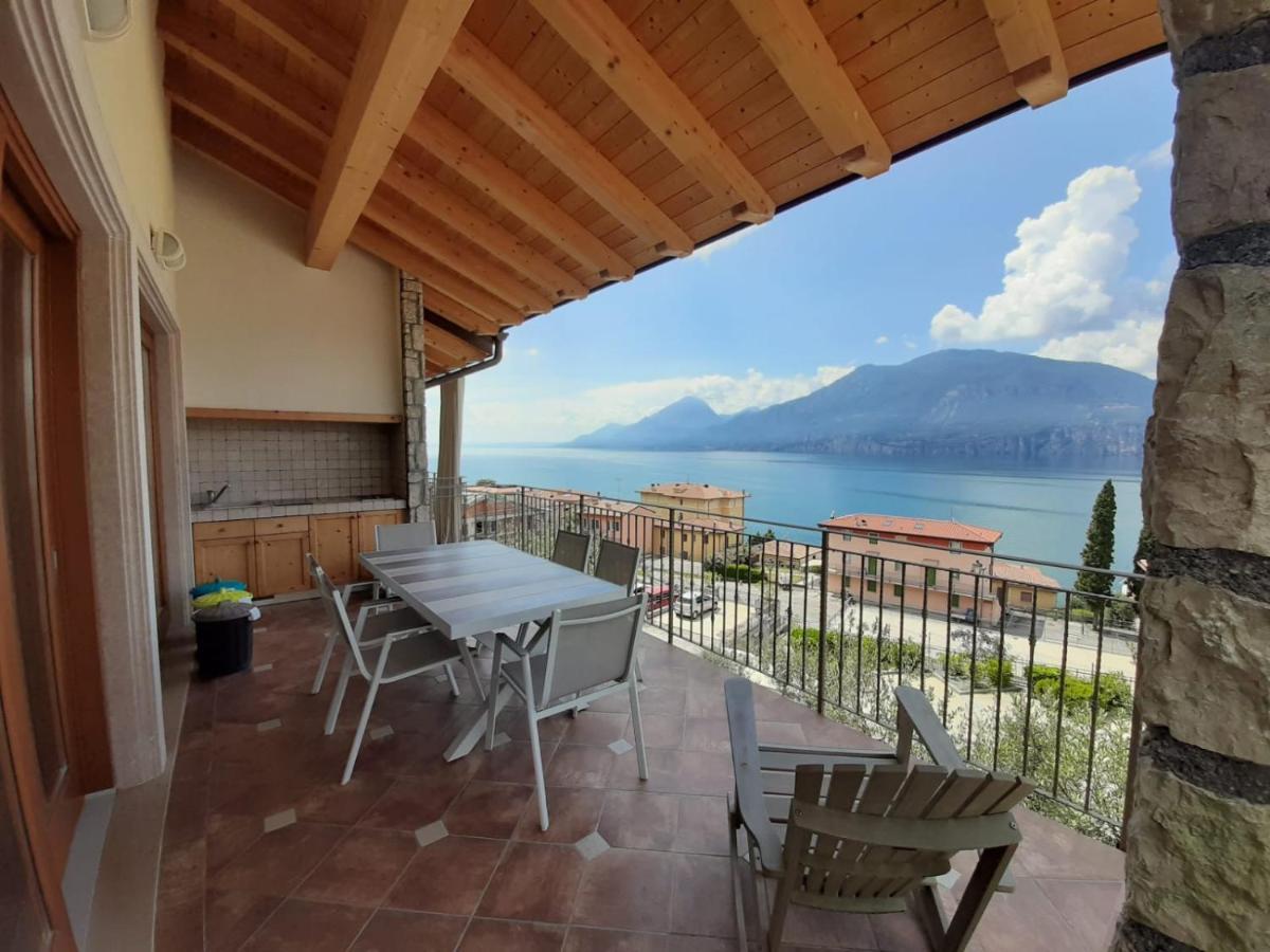 Appartamento Deluxe con Idromassaggio: Panorama sul Lago di Garda Brenzone sul Garda Exterior photo