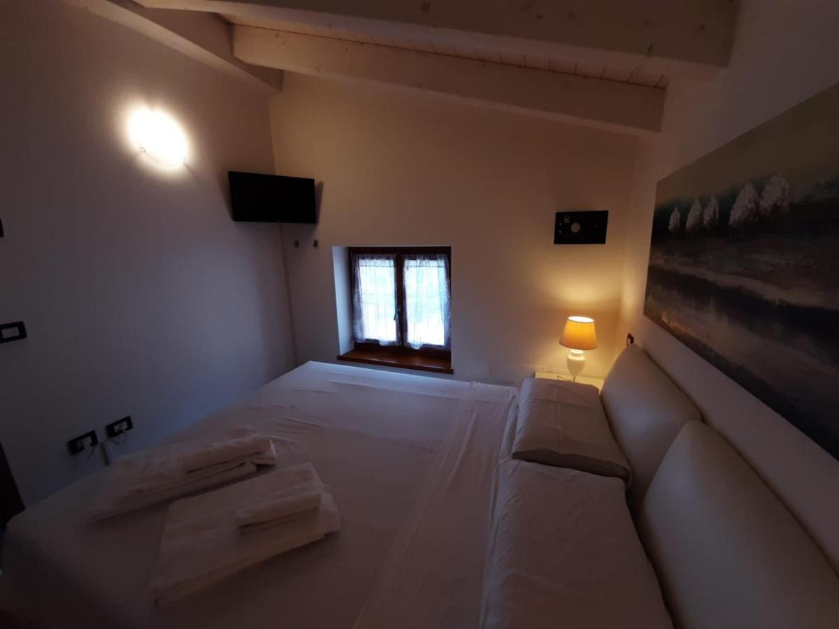 Appartamento Deluxe con Idromassaggio: Panorama sul Lago di Garda Brenzone sul Garda Exterior photo