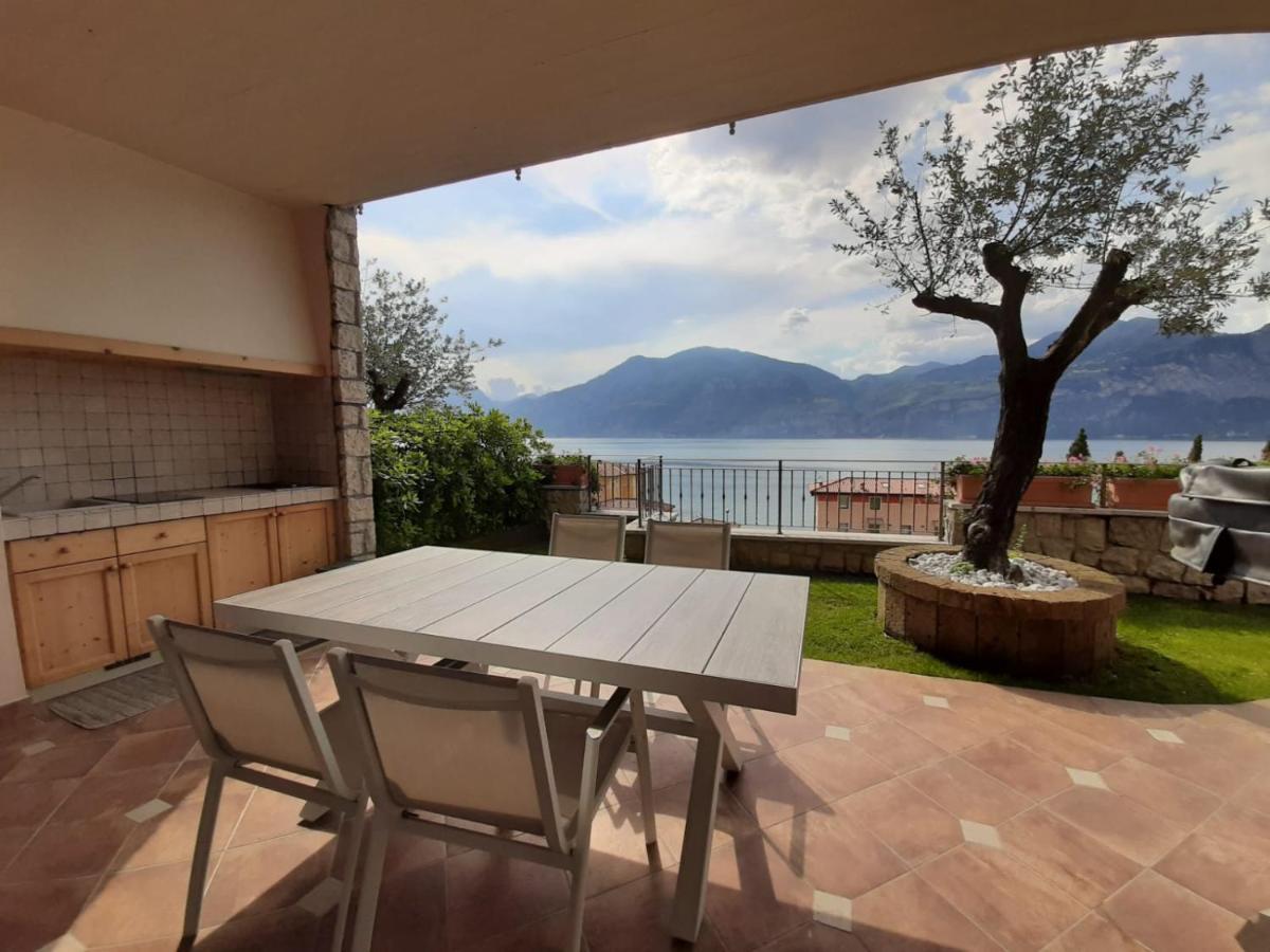 Appartamento Deluxe con Idromassaggio: Panorama sul Lago di Garda Brenzone sul Garda Exterior photo