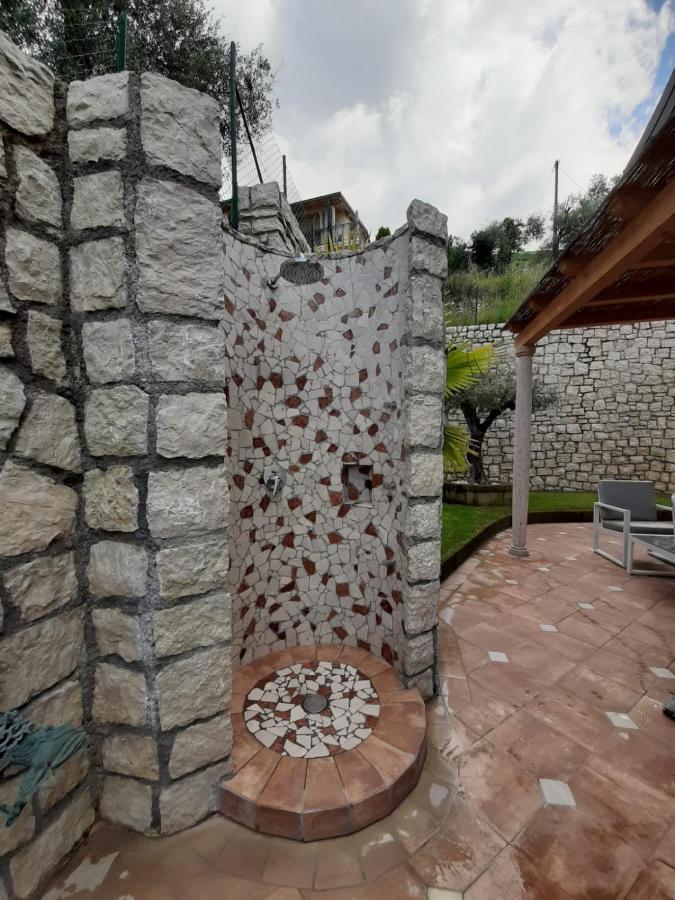 Appartamento Deluxe con Idromassaggio: Panorama sul Lago di Garda Brenzone sul Garda Exterior photo