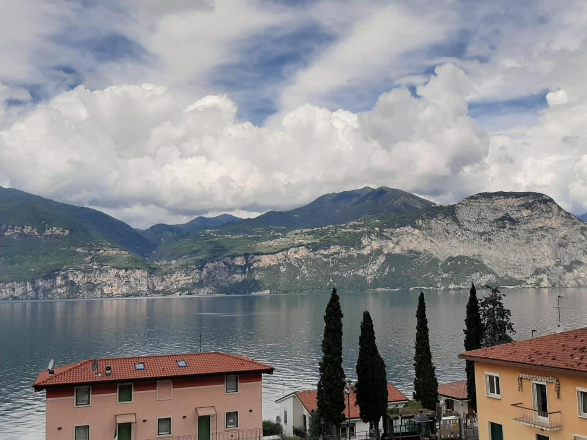 Appartamento Deluxe con Idromassaggio: Panorama sul Lago di Garda Brenzone sul Garda Exterior photo