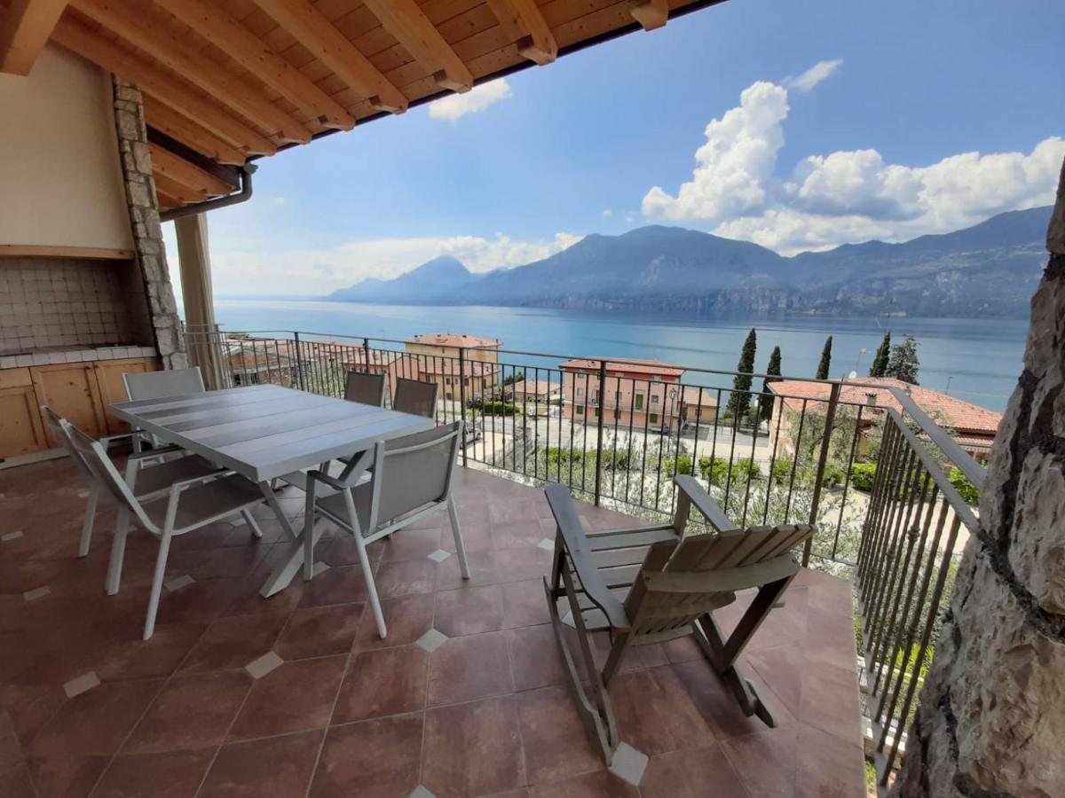 Appartamento Deluxe con Idromassaggio: Panorama sul Lago di Garda Brenzone sul Garda Exterior photo