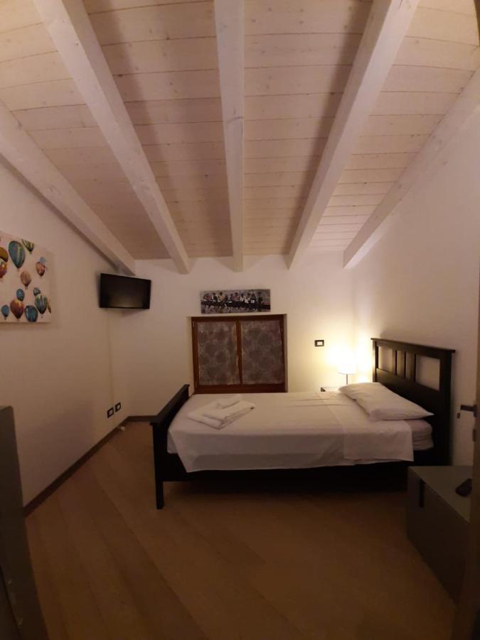 Appartamento Deluxe con Idromassaggio: Panorama sul Lago di Garda Brenzone sul Garda Exterior photo