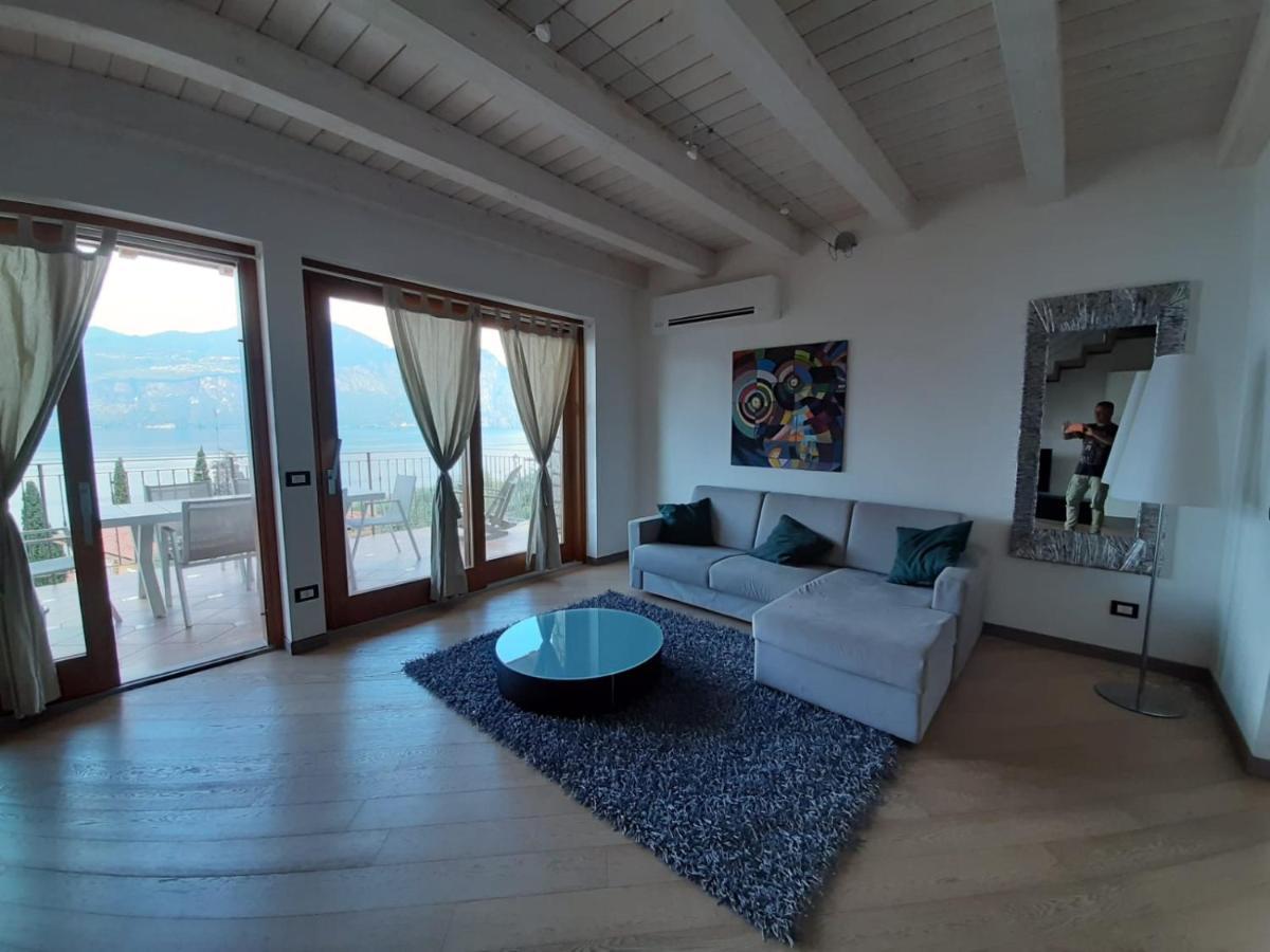 Appartamento Deluxe con Idromassaggio: Panorama sul Lago di Garda Brenzone sul Garda Exterior photo