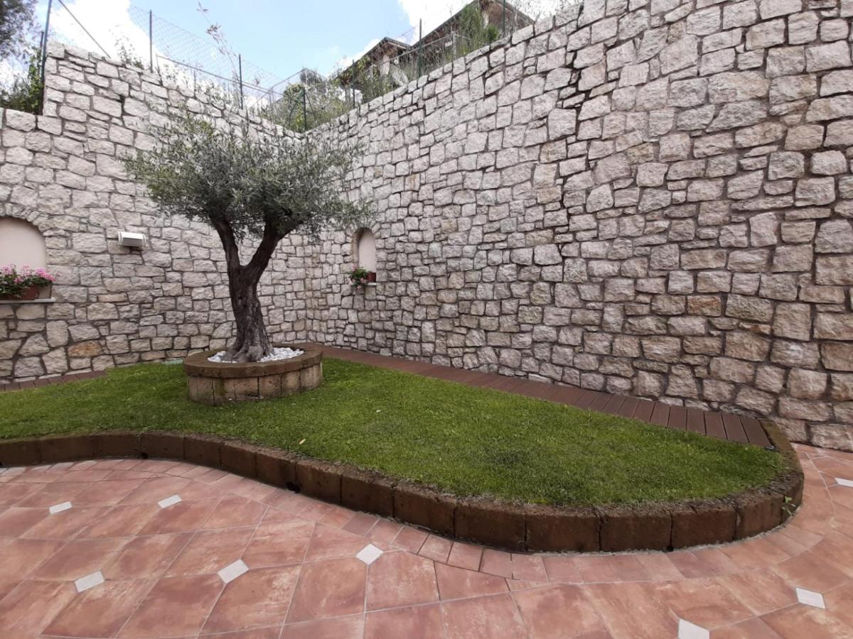 Appartamento Deluxe con Idromassaggio: Panorama sul Lago di Garda Brenzone sul Garda Exterior photo