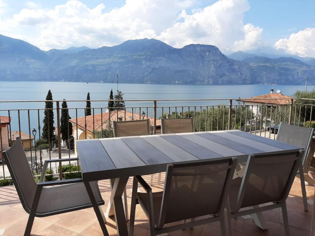 Appartamento Deluxe con Idromassaggio: Panorama sul Lago di Garda Brenzone sul Garda Exterior photo