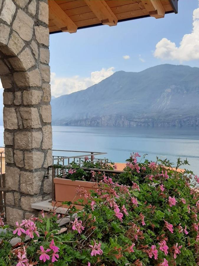 Appartamento Deluxe con Idromassaggio: Panorama sul Lago di Garda Brenzone sul Garda Exterior photo